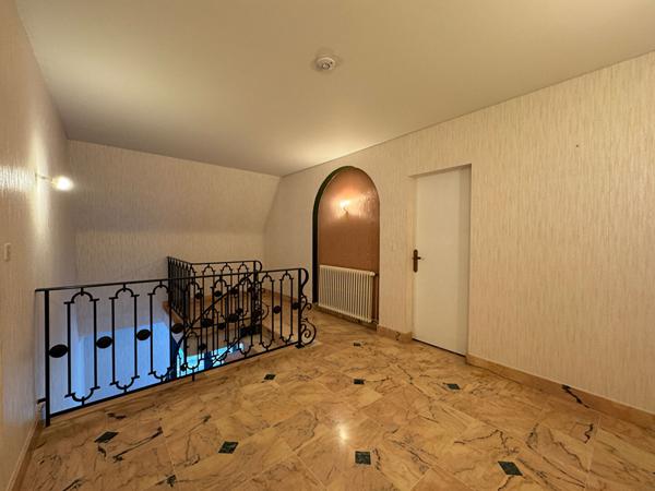 A vendeur, secteur résidentiel de Périgueux, belle Maison type 7 avec terrain arboré & garage