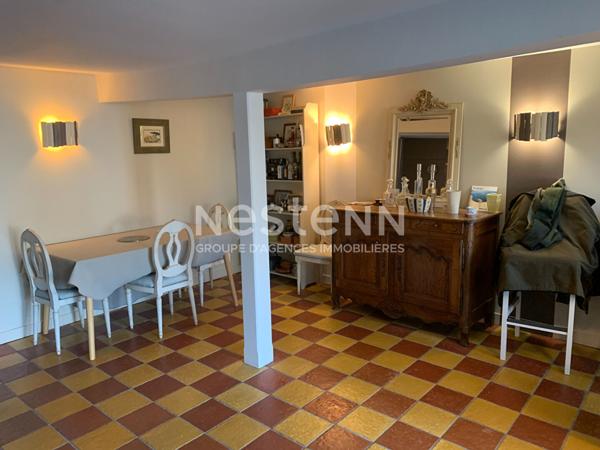 Local commercial à vendre en plein centre de Bressuire de 191m² avec cours.