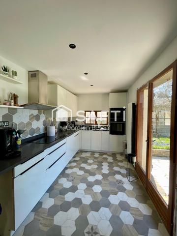 Maison de 160 M2 edifiée sur un terrain de 1002M2.