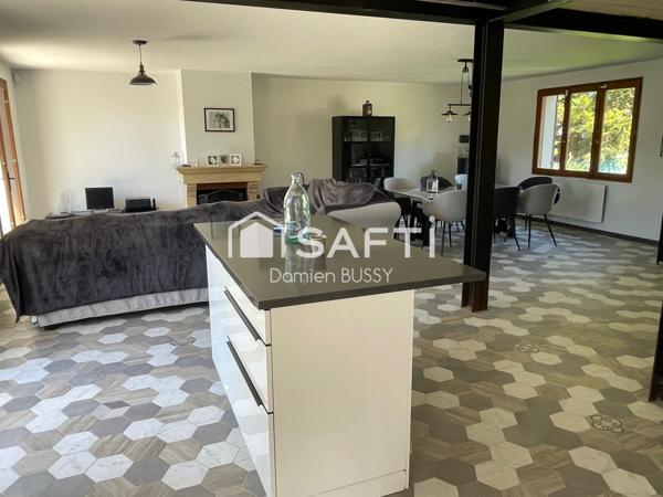 Maison de 160 M2 edifiée sur un terrain de 1002M2.