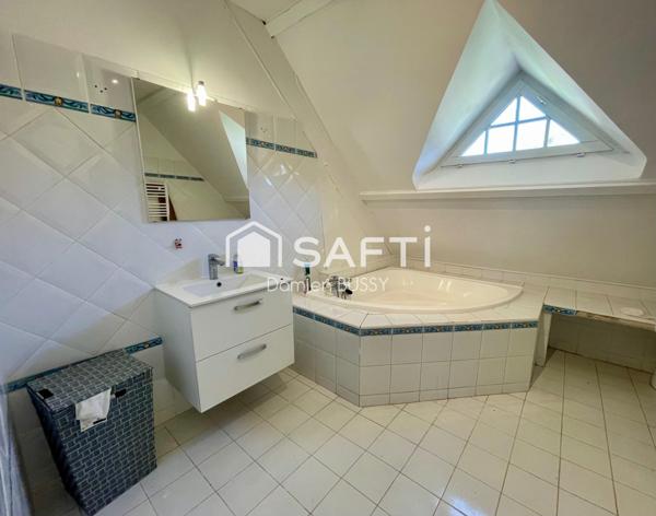 Maison de 160 M2 edifiée sur un terrain de 1002M2.