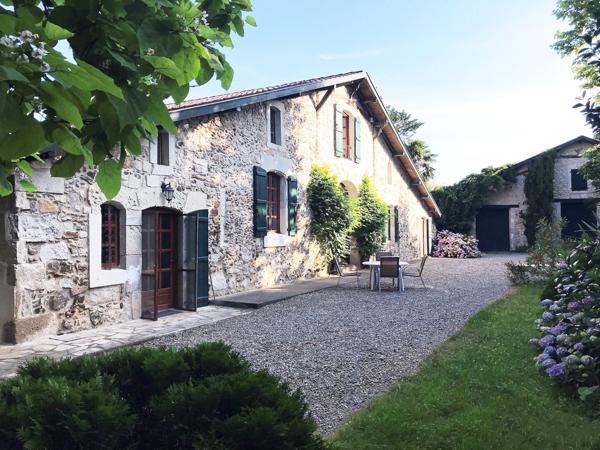 PROPRIETE DU 16e SIECLE, SUR 3 HECTARES, GRANGES, IDEAL CHEVAUX