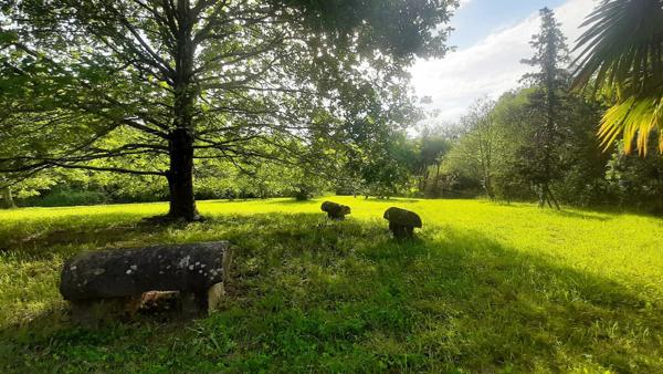 PROPRIETE DU 16e SIECLE, SUR 3 HECTARES, GRANGES, IDEAL CHEVAUX