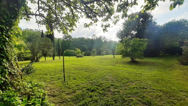 PROPRIETE DU 16e SIECLE, SUR 3 HECTARES, GRANGES, IDEAL CHEVAUX