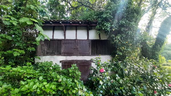 PROPRIETE DU 16e SIECLE, SUR 3 HECTARES, GRANGES, IDEAL CHEVAUX