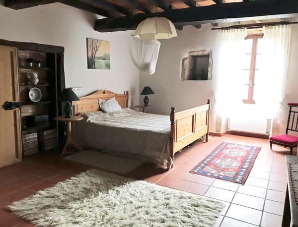 PROPRIETE DU 16e SIECLE, SUR 3 HECTARES, GRANGES, IDEAL CHEVAUX