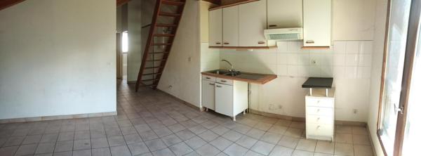 T3 sous combles avec mezzanine – Dernier étage, lumineux, centre village proche frontière