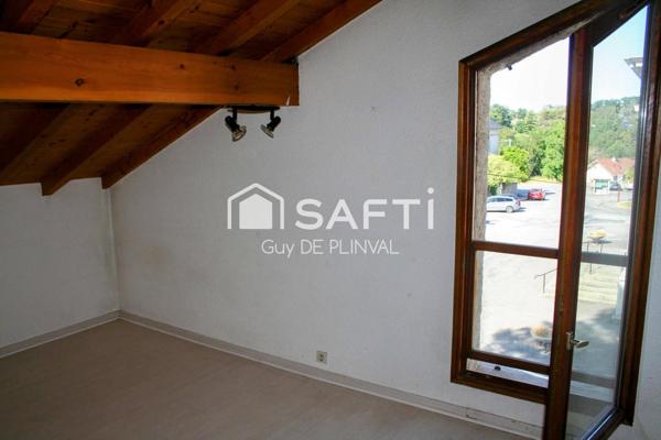 T3 sous combles avec mezzanine – Dernier étage, lumineux, centre village proche frontière