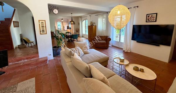Magnifique maison au calme absolu avec des prestations haut de gamme.