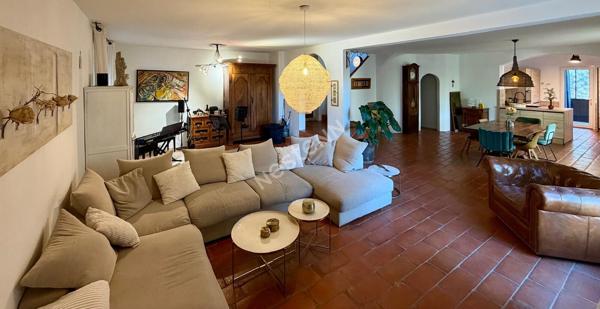 Magnifique maison au calme absolu avec des prestations haut de gamme.