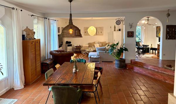 Magnifique maison au calme absolu avec des prestations haut de gamme.