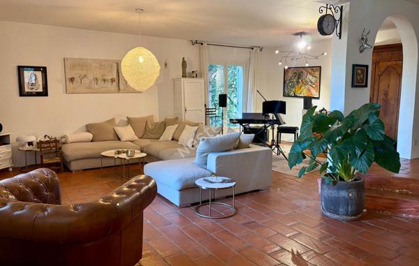 Magnifique maison au calme absolu avec des prestations haut de gamme.