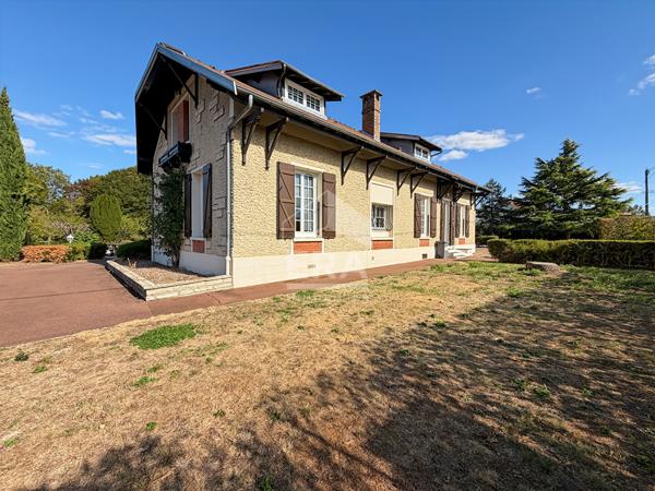 MAISON 8 PIÈCES 190 M², CHARME DE L'ANCIEN AVEC PISCINE