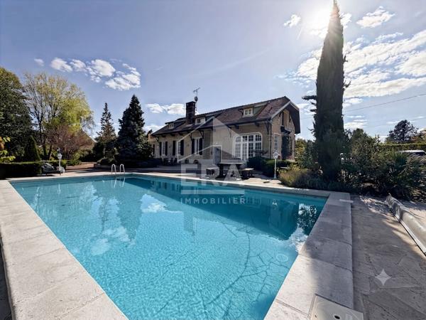 MAISON 8 PIÈCES 190 M², CHARME DE L'ANCIEN AVEC PISCINE