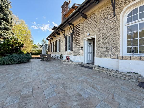 MAISON 8 PIÈCES 190 M², CHARME DE L'ANCIEN AVEC PISCINE