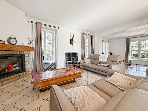 MAISON 8 PIÈCES 190 M², CHARME DE L'ANCIEN AVEC PISCINE