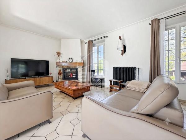 MAISON 8 PIÈCES 190 M², CHARME DE L'ANCIEN AVEC PISCINE