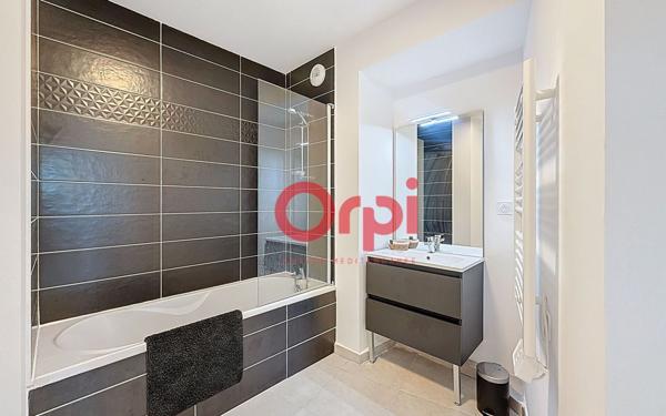 Appartement à louer    3 pièces • 67,87 m2 Fréjus