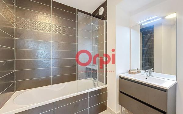 Appartement à louer    3 pièces • 67,87 m2 Fréjus