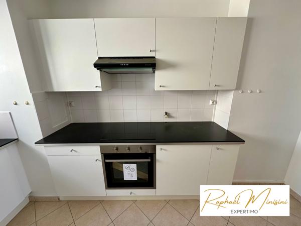 Versailles (78000) Versailles Montreuil, dernier étage vue panoramique T2 + balcon 54m2