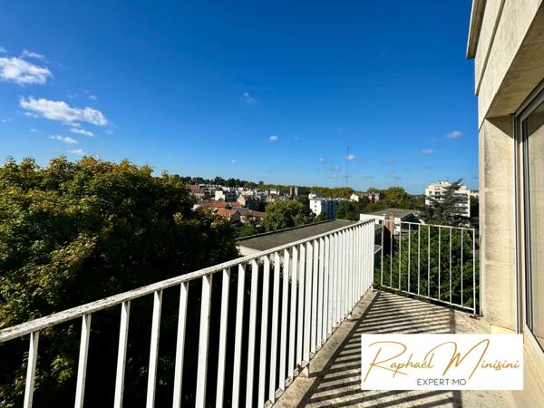 Versailles (78000) Versailles Montreuil, dernier étage vue panoramique T2 + balcon 54m2