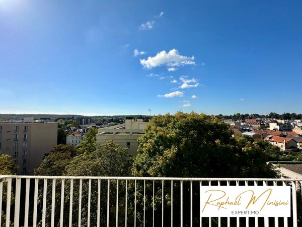 Versailles (78000) Versailles Montreuil, dernier étage vue panoramique T2 + balcon 54m2