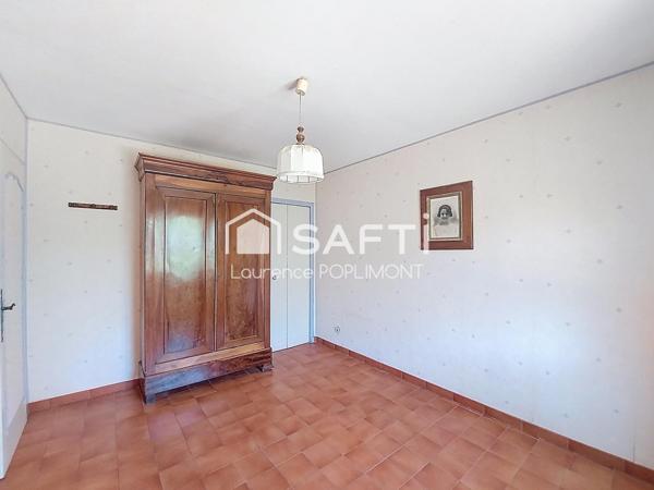 Fort potentiel de valorisation, maison provençale à rénover avec dépendance T2, piscine et pool house.