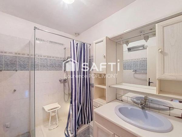 Fort potentiel de valorisation, maison provençale à rénover avec dépendance T2, piscine et pool house.