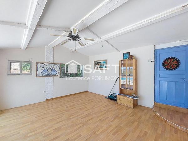 Fort potentiel de valorisation, maison provençale à rénover avec dépendance T2, piscine et pool house.