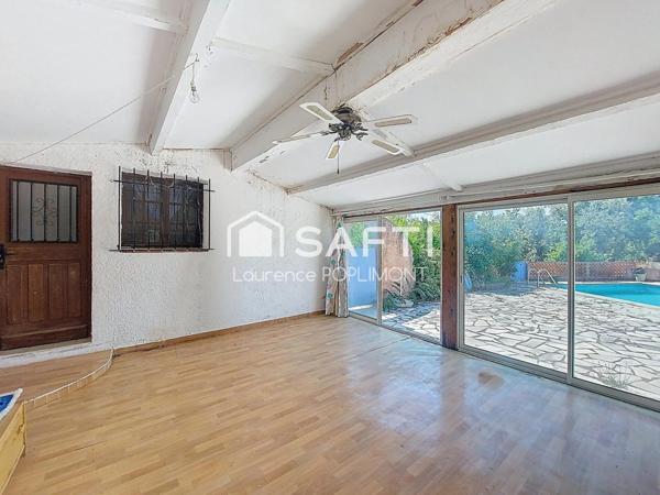 Fort potentiel de valorisation, maison provençale à rénover avec dépendance T2, piscine et pool house.