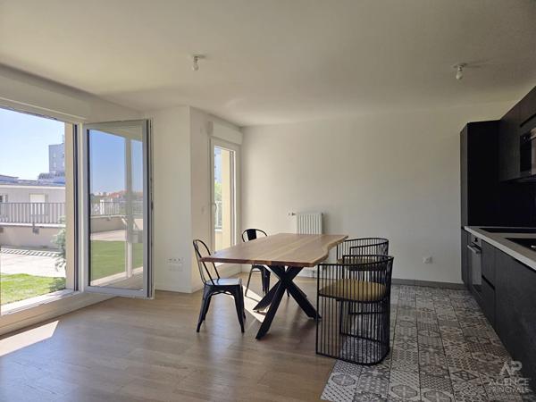 Appartement MEUBLÉ - Rueil Malmaison 4 pièce(s) 94 m2 Loyer 2 228 €/mois charges comprises **  - Référence  19836