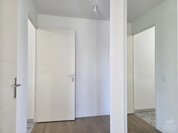 Appartement MEUBLÉ - Rueil Malmaison 4 pièce(s) 94 m2 Loyer 2 228 €/mois charges comprises **  - Référence  19836
