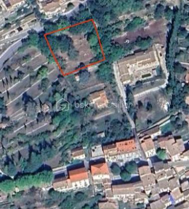 Terrain de 1 591 m²