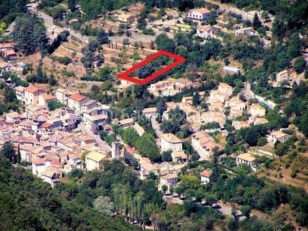 Terrain de 1 591 m²