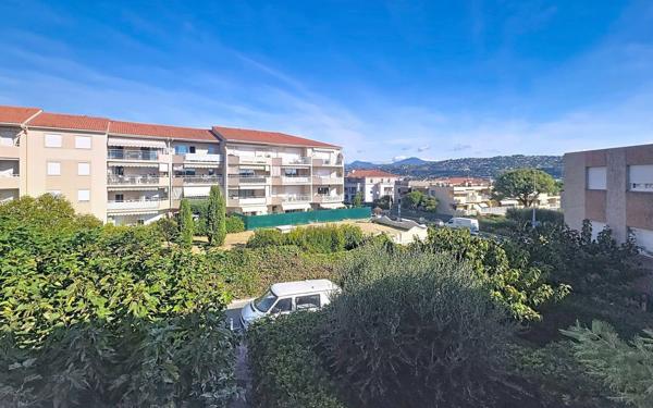 Appartement à vendre    3 pièces • 63 m2 Saint-Laurent-du-Var