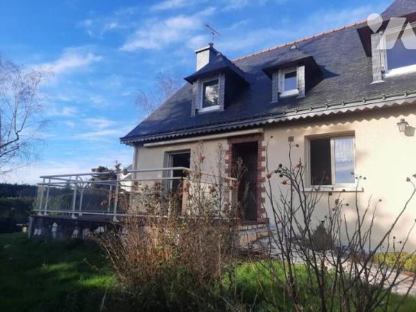 Maison à vendre Val d'Anast en Ille-et-Vilaine (35),

Dans un village proche commerces et écoles