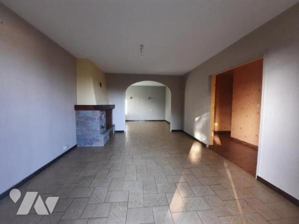 Maison à vendre Val d'Anast en Ille-et-Vilaine (35),

Dans un village proche commerces et écoles