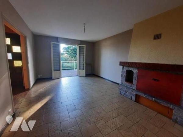 Maison à vendre Val d'Anast en Ille-et-Vilaine (35),

Dans un village proche commerces et écoles