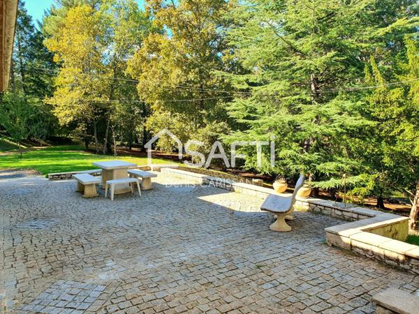 Maison en pierre, 8 pièces sur grand terrain arboré