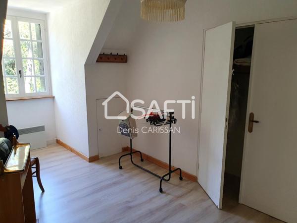 Maison en pierre, 8 pièces sur grand terrain arboré