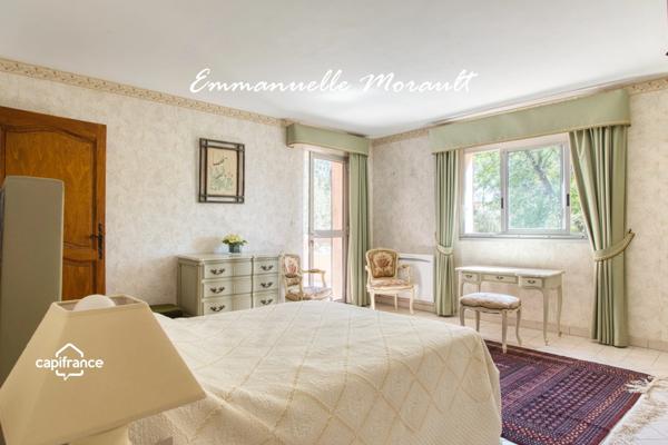 Villa à vendre 7 pièces avec piscine à BAGNOLS EN FORET (83)