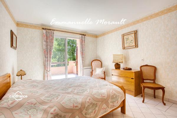 Villa à vendre 7 pièces avec piscine à BAGNOLS EN FORET (83)