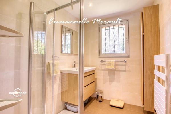 Villa à vendre 7 pièces avec piscine à BAGNOLS EN FORET (83)
