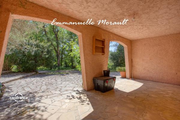 Villa à vendre 7 pièces avec piscine à BAGNOLS EN FORET (83)