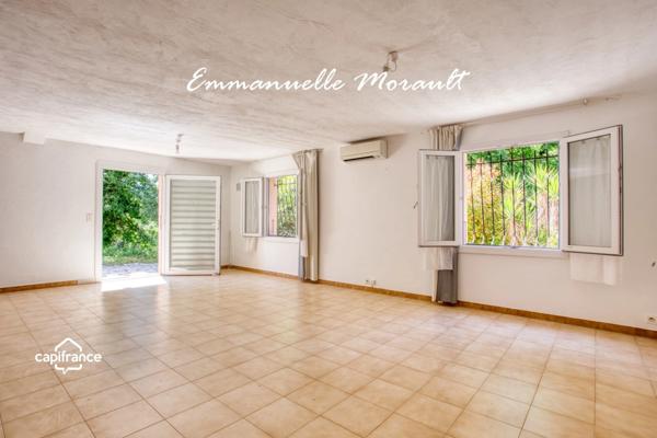 Villa à vendre 7 pièces avec piscine à BAGNOLS EN FORET (83)
