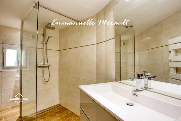 Villa à vendre 7 pièces avec piscine à BAGNOLS EN FORET (83)