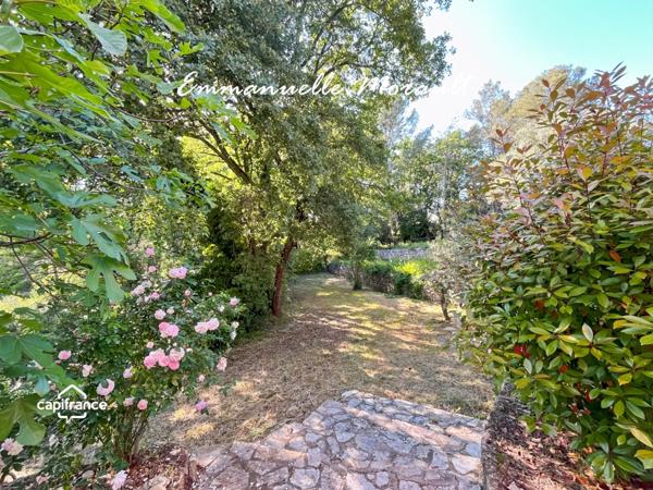 Villa à vendre 7 pièces avec piscine à BAGNOLS EN FORET (83)