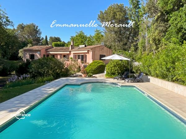 Villa à vendre 7 pièces avec piscine à BAGNOLS EN FORET (83)