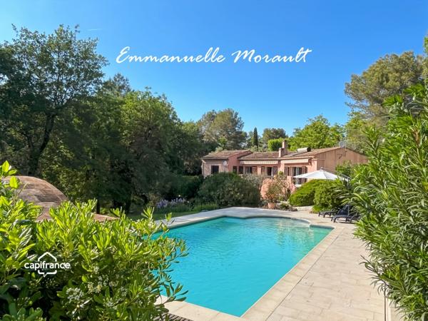Villa à vendre 7 pièces avec piscine à BAGNOLS EN FORET (83)