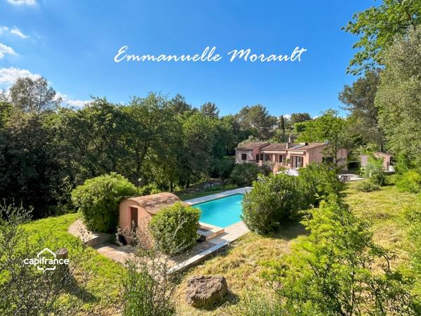 Villa à vendre 7 pièces avec piscine à BAGNOLS EN FORET (83)